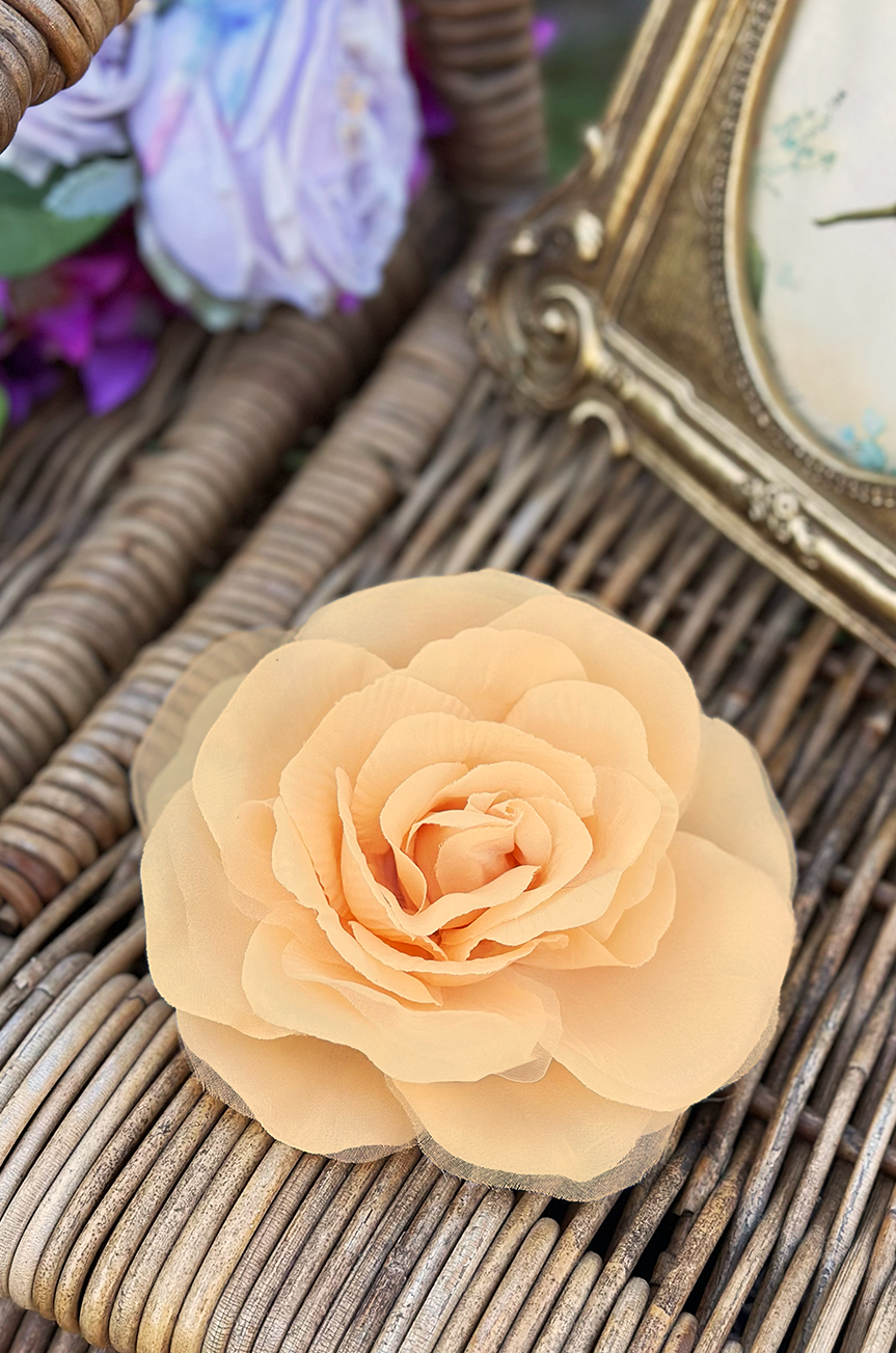 La Fleur Follies Brooch Hair Clip (Butter Cream)