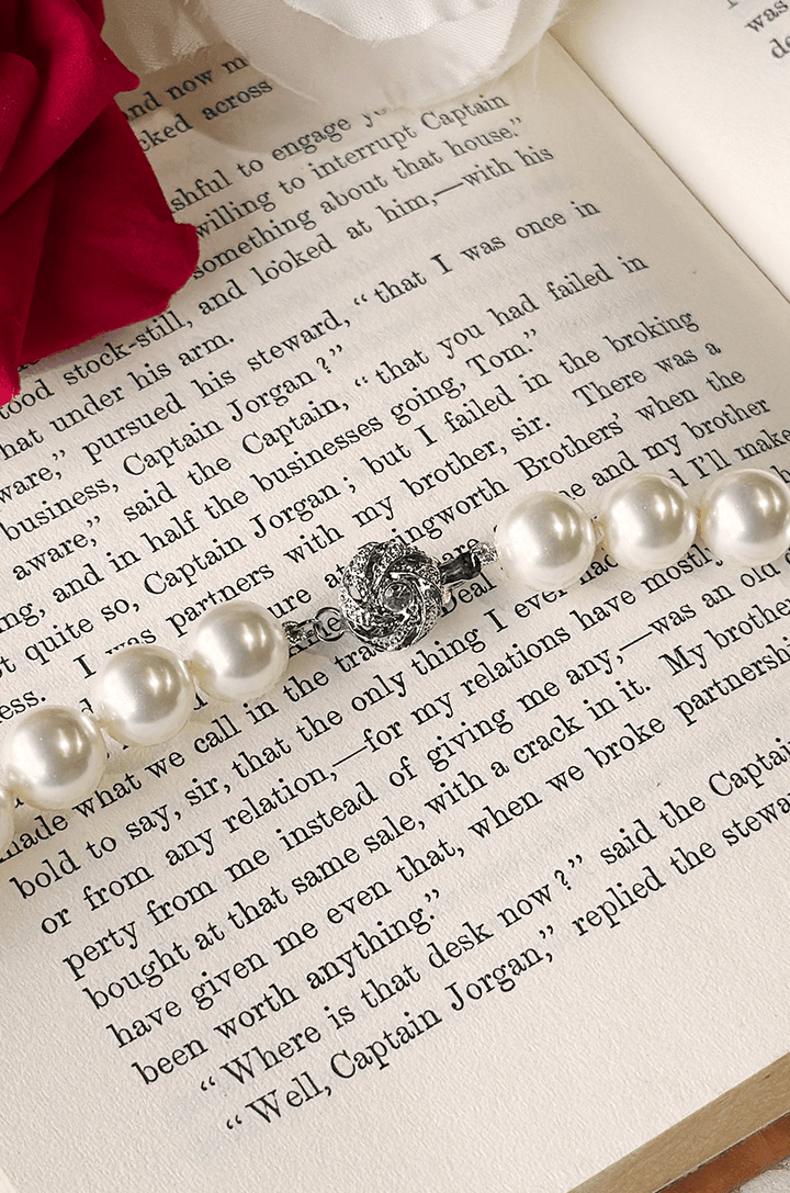 Carmen Short Pearl Necklace (Off White) - Kitten D'Amour